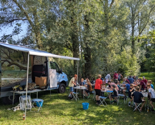 Fischmobil mit Kindern in Balzheim